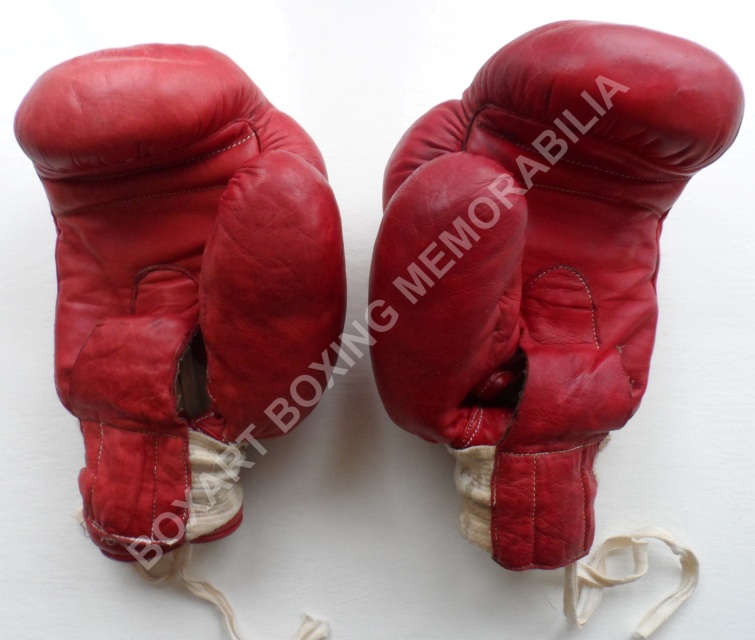 Autographed Mini Boxing Gloves Sir Henry Cooper 